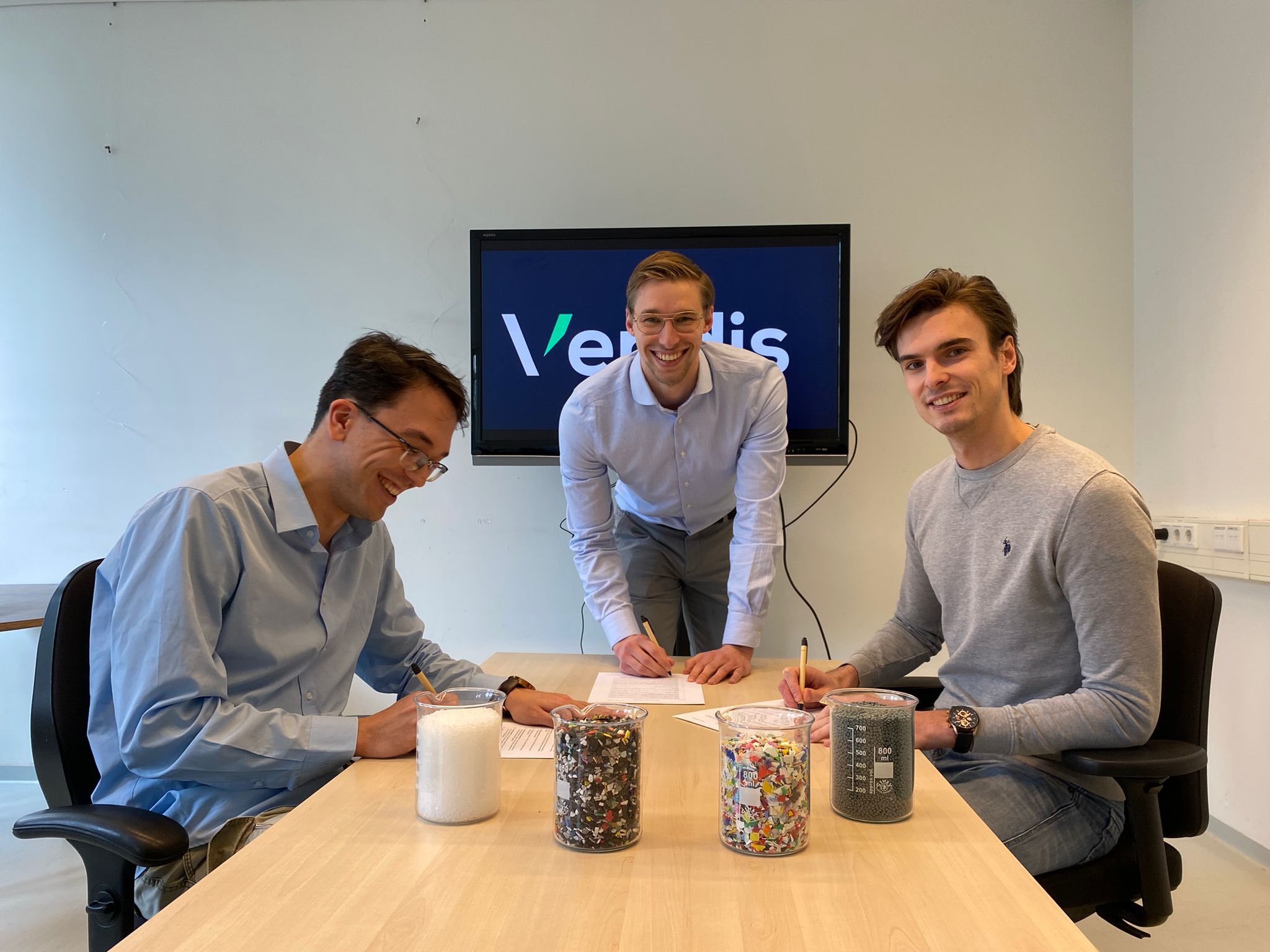 Making recycled plastics the norm by 2030: Veridis secures funding from NETZSCH and DOEN 